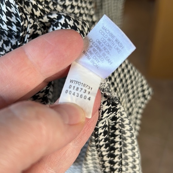 J Jill White Houndstooth Button Up Long Sleeve Rayon Shirt Size Medium - Picture 8 of 10